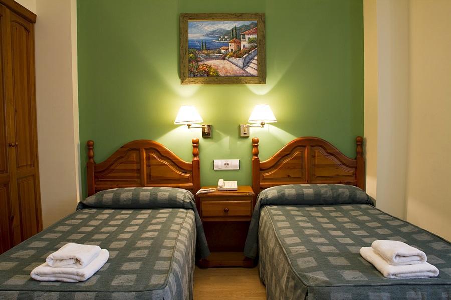 Hotel Clemente Barbastro Extérieur photo