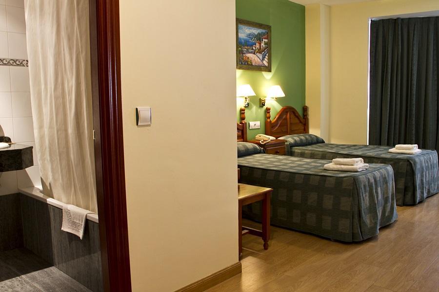 Hotel Clemente Barbastro Extérieur photo